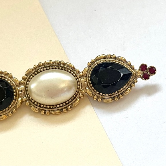 1980s vintage antique gold brooch with black red & white stones - Picture 5 of 11
